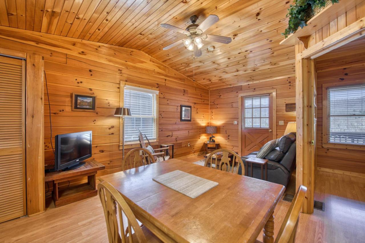 Campground Cabin Lake Junaluska Eksteriør billede